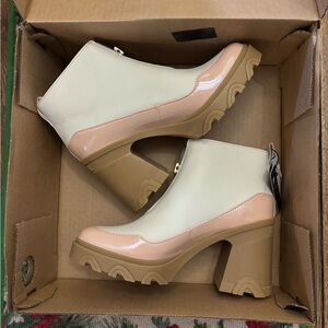 SOREL Brex Heel Zip Waterproof Boots – Chalk/Peach – Size 8 – NWT